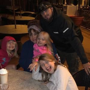 Meet your Posher, Dustin